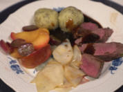 Rehrücken mit Klößen und Karamellisierten Lorbeer-Äpfeln - Rezept - Bild Nr. 2