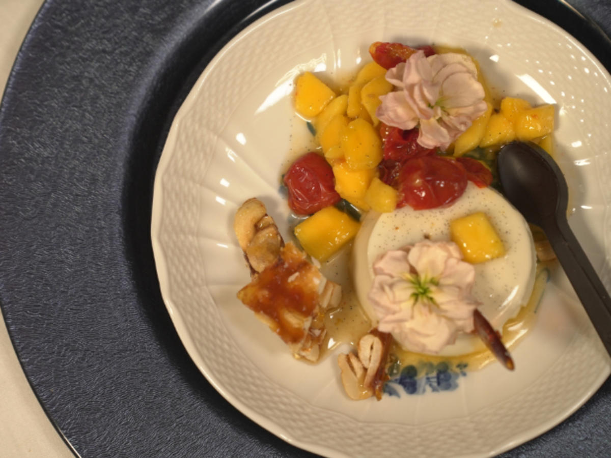 Kokos-Panna-Cotta mit süßen Tomaten - Rezept - Bild Nr. 17285