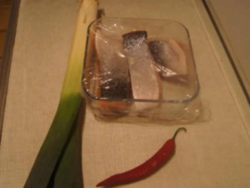 Rezept: Gebratener Lachs mit herzhaften Porree-Gemüse Bild Nr. 3 Gebratener Lachs mit herzhaften Porree-Gemüse - Rezept - Bild Nr. 3