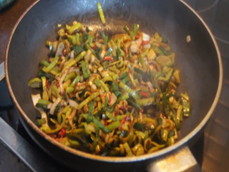 Rezept: Gebratener Lachs mit herzhaften Porree-Gemüse Bild Nr. 11 Gebratener Lachs mit herzhaften Porree-Gemüse - Rezept - Bild Nr. 11