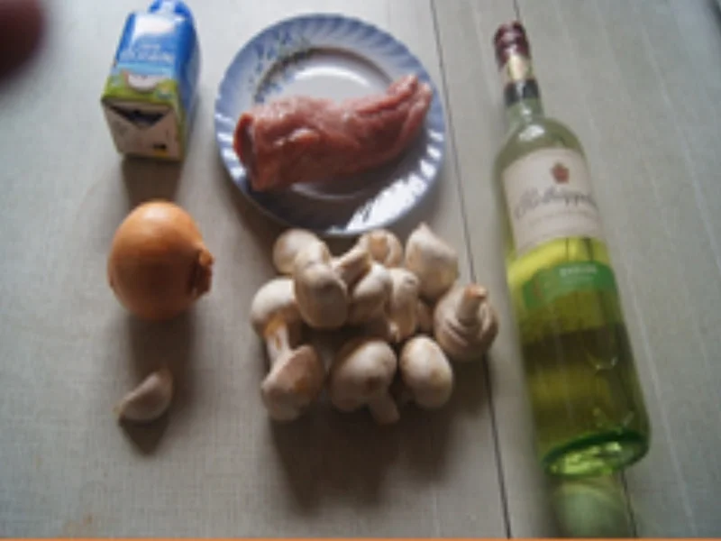 Rezept: Schweinefilet-Gulasch mit Pilz-Senf-Rahm-Sauce und Brötchen Bild Nr. 17296 Schweinefilet-Gulasch mit Pilz-Senf-Rahm-Sauce und Brötchen - Rezept - Bild Nr. 17296