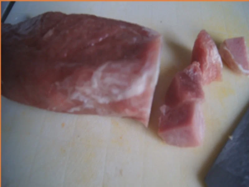 Rezept: Schweinefilet-Gulasch mit Pilz-Senf-Rahm-Sauce und Brötchen Bild Nr. 17297 Schweinefilet-Gulasch mit Pilz-Senf-Rahm-Sauce und Brötchen - Rezept - Bild Nr. 17297