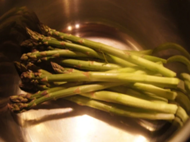 Rezept: Steinbeißer-Filet mit grünen Spargel, Sauce Hollandaise und Drillingen Bild Nr. 8 Steinbeißer-Filet mit grünen Spargel, Sauce Hollandaise und Drillingen - Rezept - Bild Nr. 8