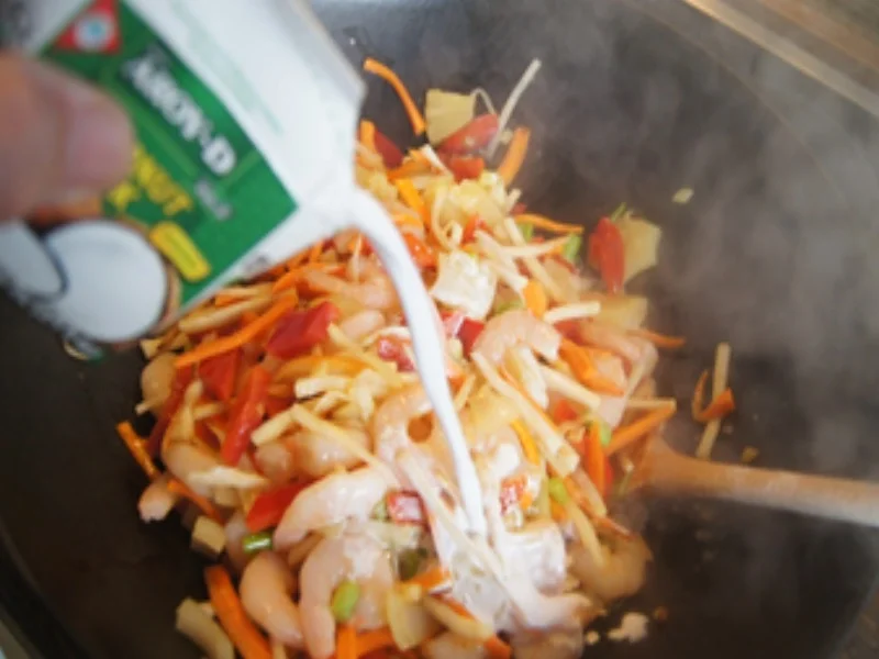 Rezept: Garnelen mit Gemüsemix in Kokosmilch-Mango-Orangen-Ananas-Sauce mit Jasmin-Reis Bild Nr. 17306 Garnelen mit Gemüsemix in Kokosmilch-Mango-Orangen-Ananas-Sauce mit Jasmin-Reis - Rezept - Bild Nr. 17306