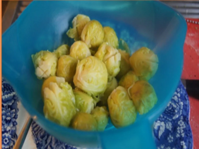 Knusperfisch mit Rosenkohl und Sellerie-Kartoffel-Stampf - Rezept - Bild Nr. 17318