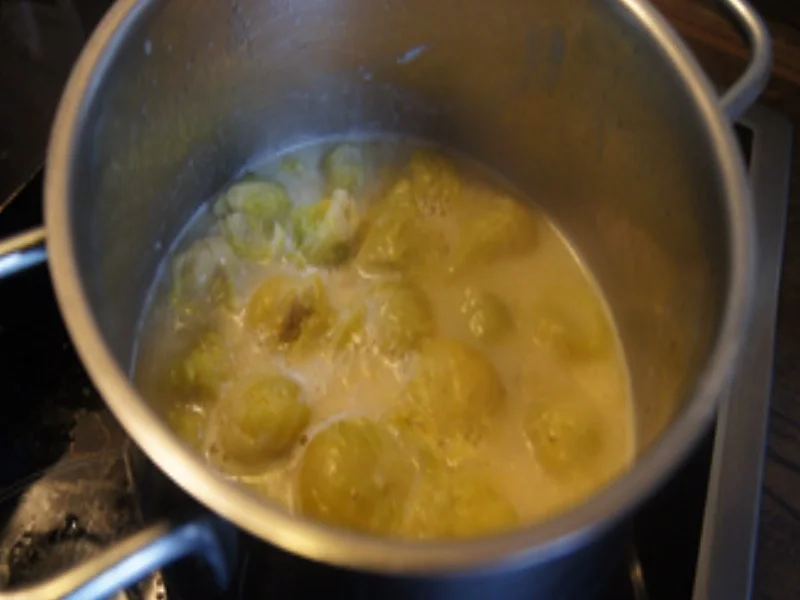 Knusperfisch mit Rosenkohl und Sellerie-Kartoffel-Stampf - Rezept - Bild Nr. 17319