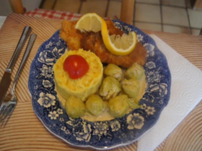 Knusperfisch mit Rosenkohl und Sellerie-Kartoffel-Stampf - Rezept - Bild Nr. 17324