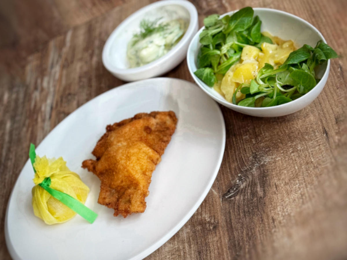 Wiener Schnitzel mit Kartoffel- und Gurkensalat (Katja Burkard und Hans Mahr) - Rezept - Bild Nr. 2