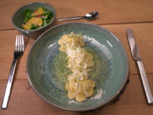 Ravioli mit Frischkäsefüllung, dazu Salat mit Orange und Granatapfel - Rezept - Bild Nr. 2