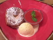 Kiachl mit Erdbeersoße und Vanille-Tonkabohnen-Eis - Rezept - Bild Nr. 17310