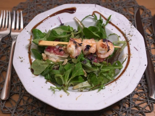 Rezept: Wintersalat mit Ziegenkäse und Scampi Bild Nr. 2 Wintersalat mit Ziegenkäse und Scampi - Rezept - Bild Nr. 2