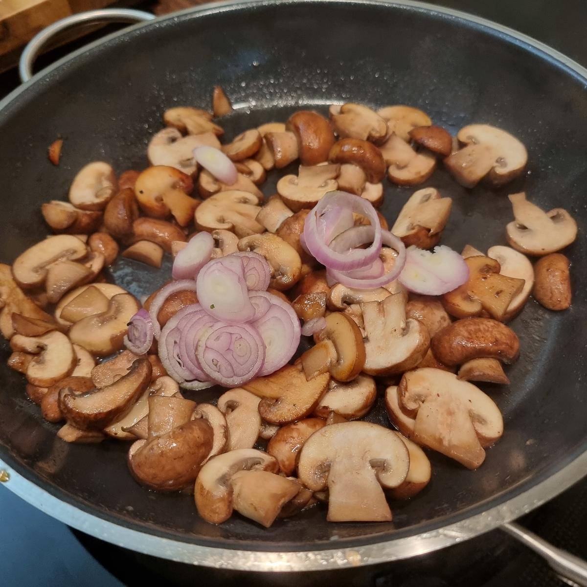 Kräuter-Hackbraten mit Champignon-Rahmsauce - Rezept - Bild Nr. 17319