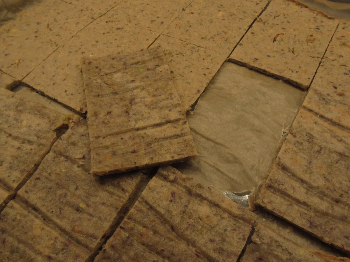 Rezept: Brot: Nussiges Knäckebrot Bild Nr. 17315 Brot: Nussiges Knäckebrot - Rezept - Bild Nr. 17315