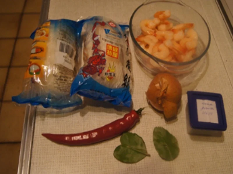 Rezept: Glasnudeln mit Chili und Garnelen Bild Nr. 3 Glasnudeln mit Chili und Garnelen - Rezept - Bild Nr. 3