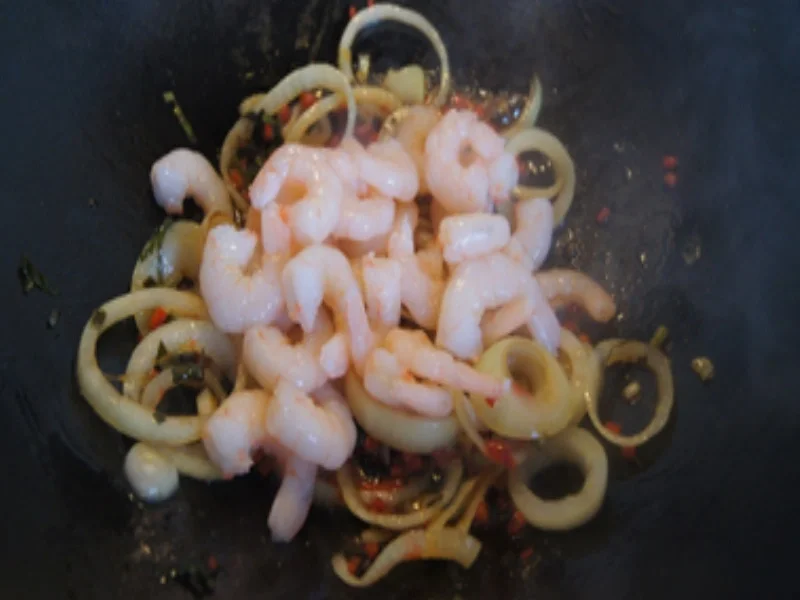 Rezept: Glasnudeln mit Chili und Garnelen Bild Nr. 10 Glasnudeln mit Chili und Garnelen - Rezept - Bild Nr. 10
