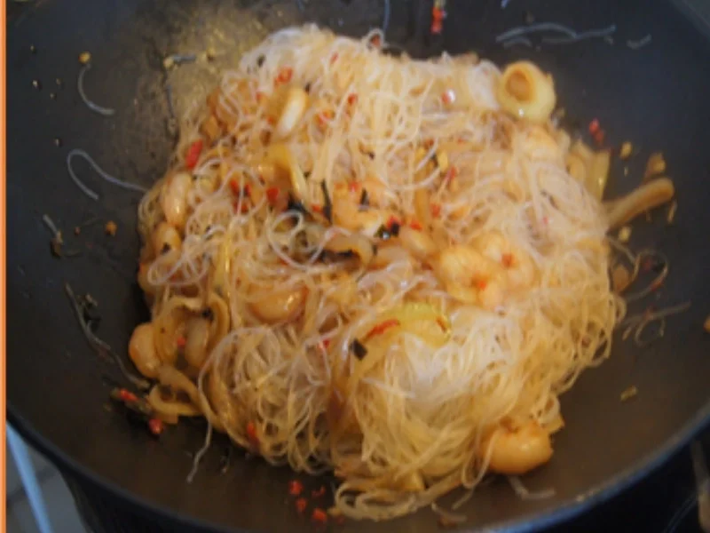 Rezept: Glasnudeln mit Chili und Garnelen Bild Nr. 13 Glasnudeln mit Chili und Garnelen - Rezept - Bild Nr. 13