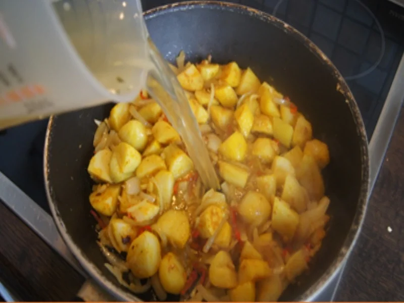 Rezept: Kartoffelcurry mit Mini-Rispentomaten Bild Nr. 17318 Kartoffelcurry mit Mini-Rispentomaten - Rezept - Bild Nr. 17318