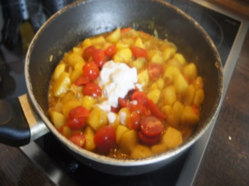 Rezept: Kartoffelcurry mit Mini-Rispentomaten Bild Nr. 17320 Kartoffelcurry mit Mini-Rispentomaten - Rezept - Bild Nr. 17320