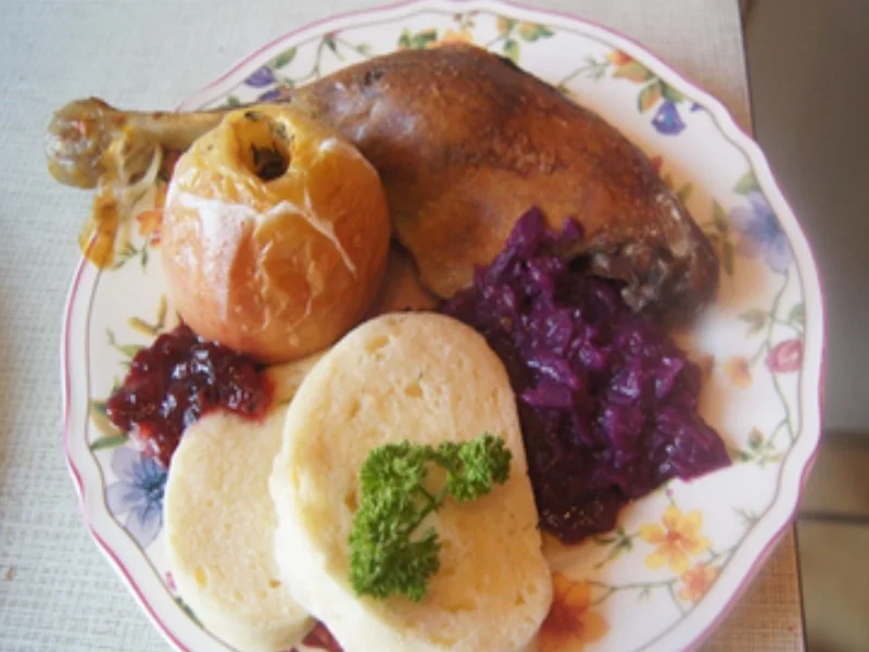 Gänsekeule mit Bratapfel - Rezept - Bild Nr. 2