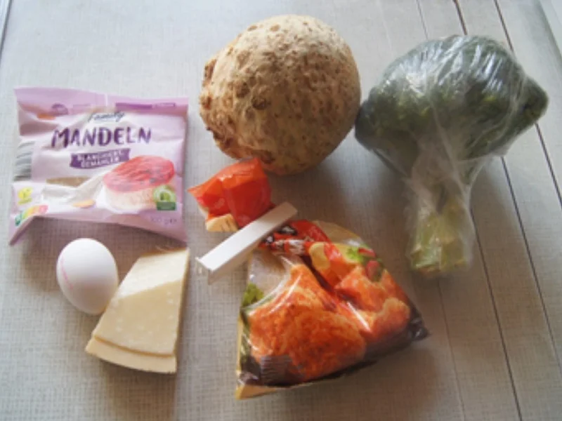 Knusprige Sellerieschnitzel mit Brokkoli und Sauce Hollandaise - Rezept - Bild Nr. 17311