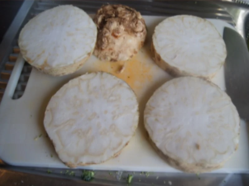 Knusprige Sellerieschnitzel mit Brokkoli und Sauce Hollandaise - Rezept - Bild Nr. 17312