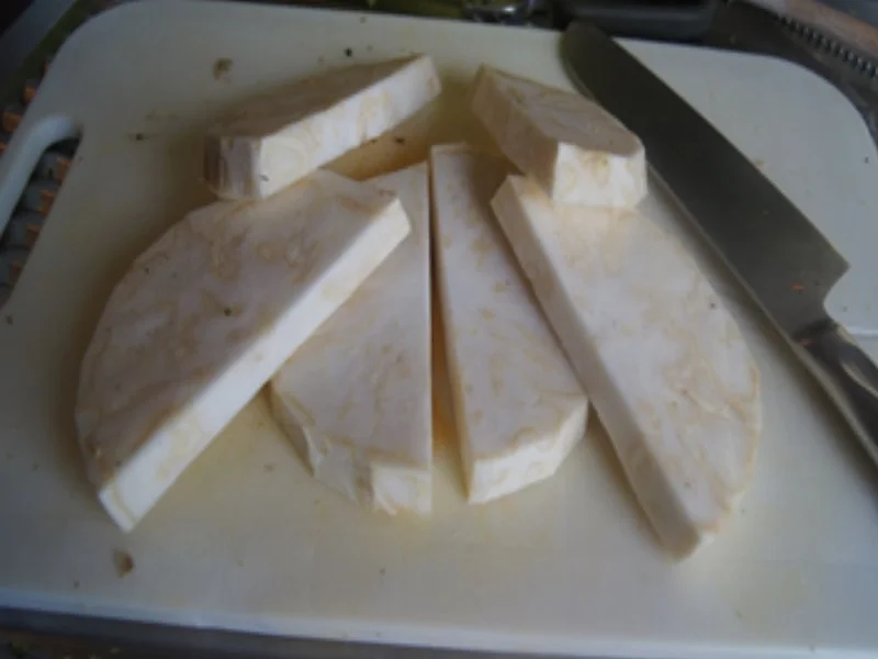 Knusprige Sellerieschnitzel mit Brokkoli und Sauce Hollandaise - Rezept - Bild Nr. 17313