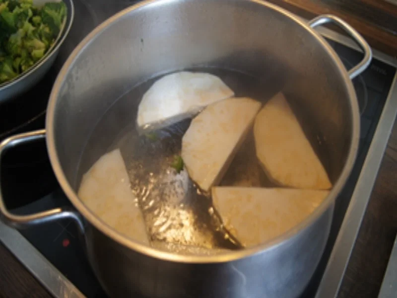 Knusprige Sellerieschnitzel mit Brokkoli und Sauce Hollandaise - Rezept - Bild Nr. 17314