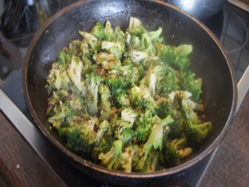 Knusprige Sellerieschnitzel mit Brokkoli und Sauce Hollandaise - Rezept - Bild Nr. 17324