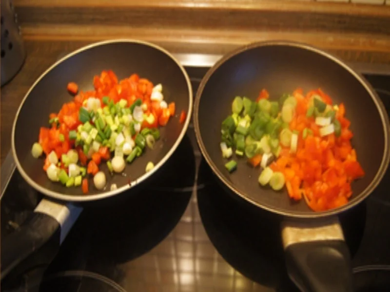 Paprika-Frühlingszwiebel-Lachs-Omelett - Rezept - Bild Nr. 17314