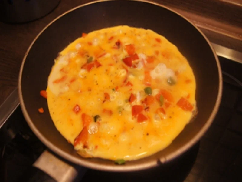 Paprika-Frühlingszwiebel-Lachs-Omelett - Rezept - Bild Nr. 17316