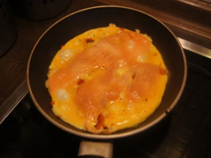 Paprika-Frühlingszwiebel-Lachs-Omelett - Rezept - Bild Nr. 17319
