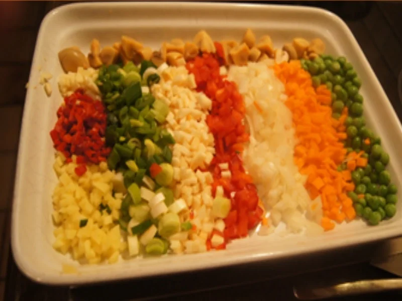 Gebratener Reis mit Hähnchenfleisch, Gemüse-zehnerlei und Ei - Rezept - Bild Nr. 17315