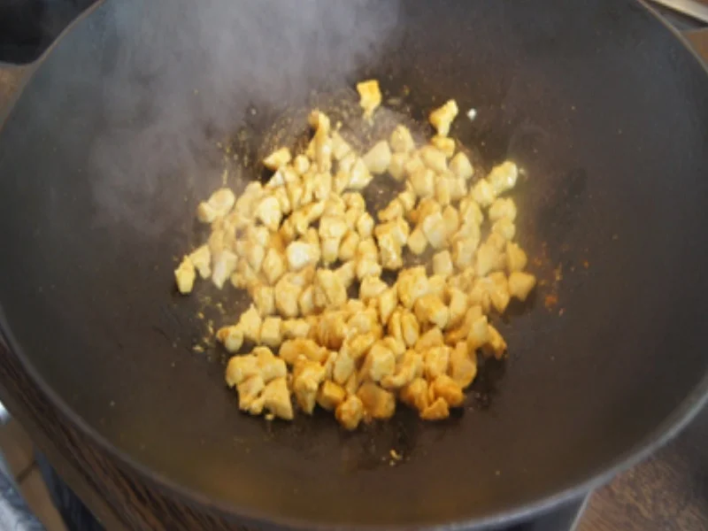 Gebratener Reis mit Hähnchenfleisch, Gemüse-zehnerlei und Ei - Rezept - Bild Nr. 17319