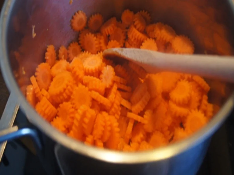 Zanderfilet auf Crème Fraîche Möhrenblüten - Rezept - Bild Nr. 11