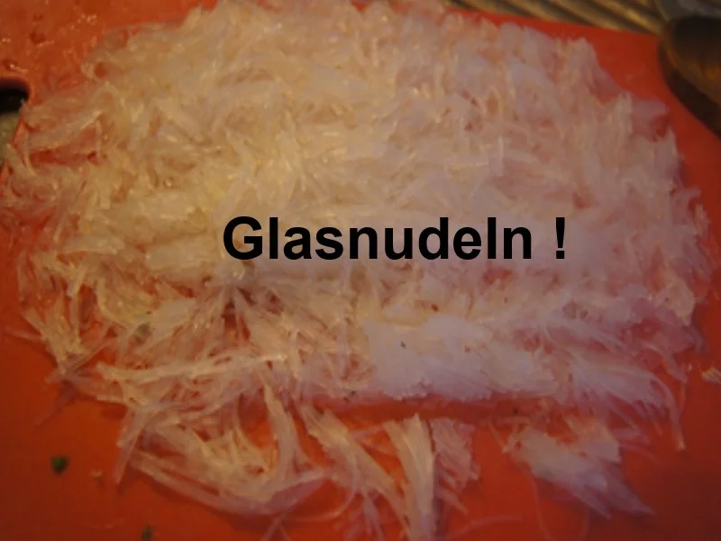 Asiatische Hühnersuppe mit Fleisch, Gemüse und Ei - Rezept - Bild Nr. 9