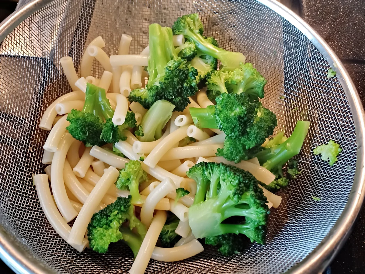 Nudel - Omelett mit Broccoli und Champignons - Rezept - Bild Nr. 5