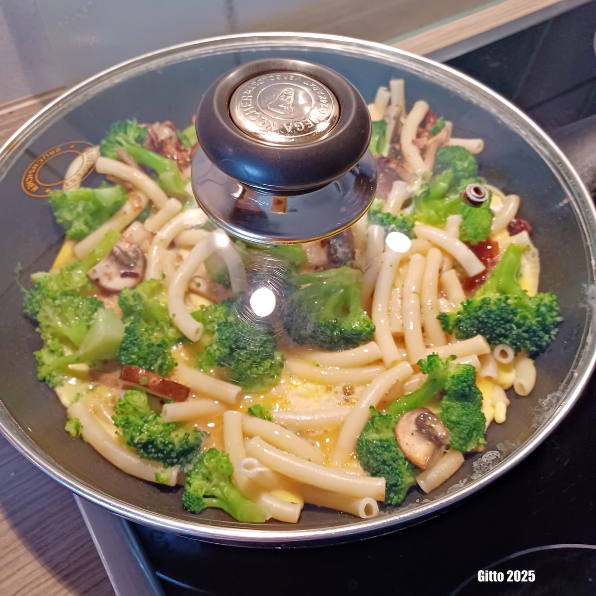 Nudel - Omelett mit Broccoli und Champignons - Rezept - Bild Nr. 7