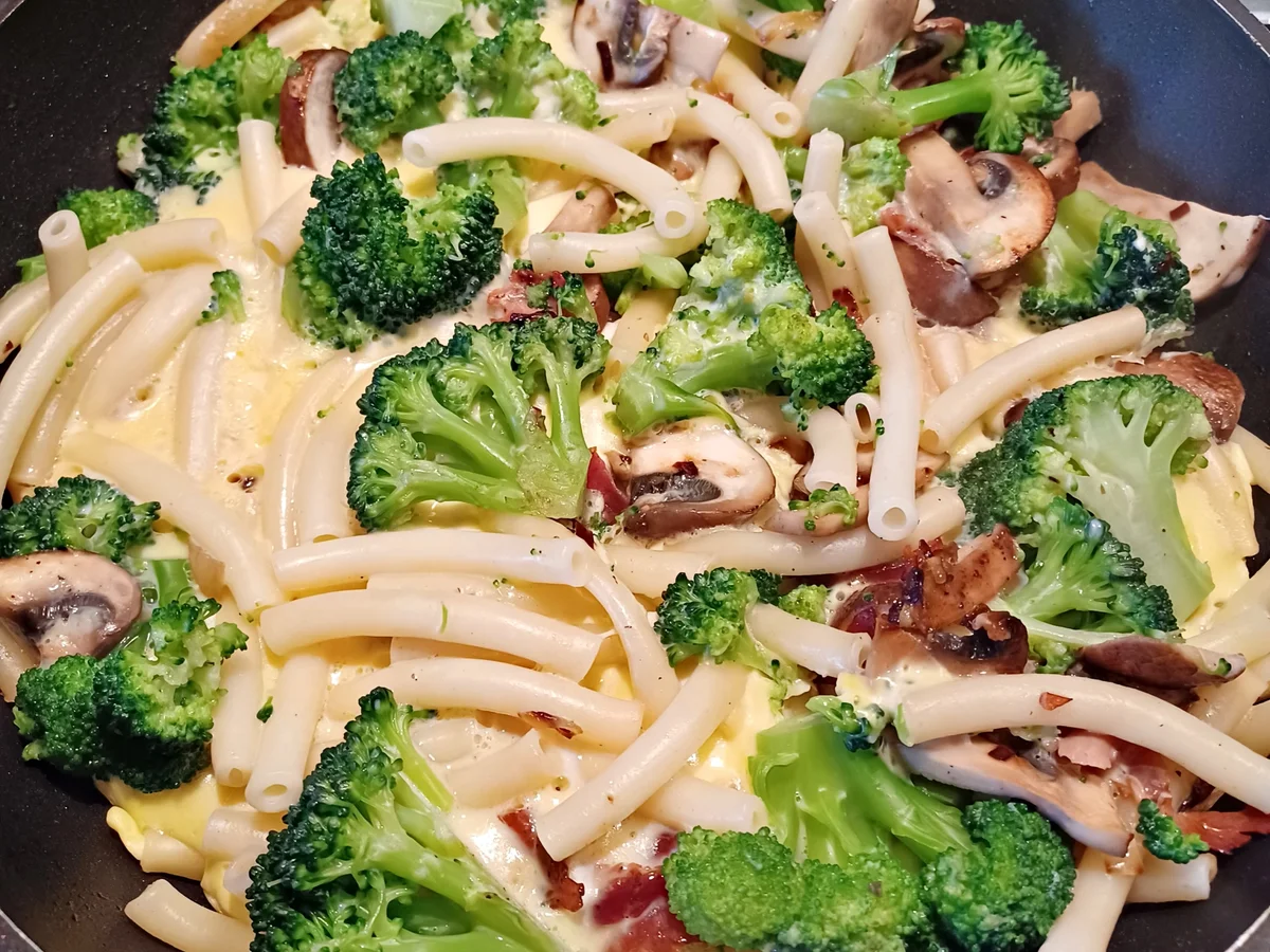 Nudel - Omelett mit Broccoli und Champignons - Rezept - Bild Nr. 8