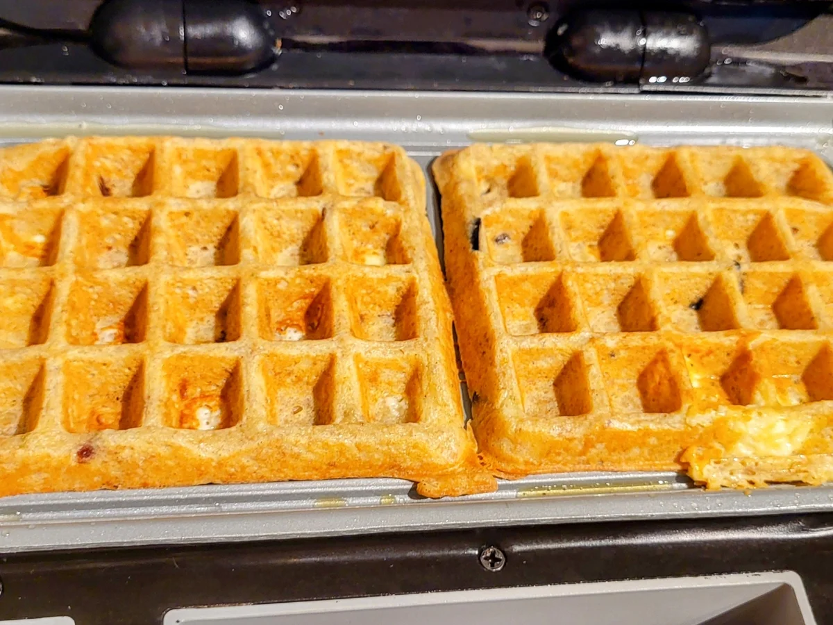 BiNe` S GRIECHISCHE WAFFELN MIT AVOCADO DIP - Rezept - Bild Nr. 17316