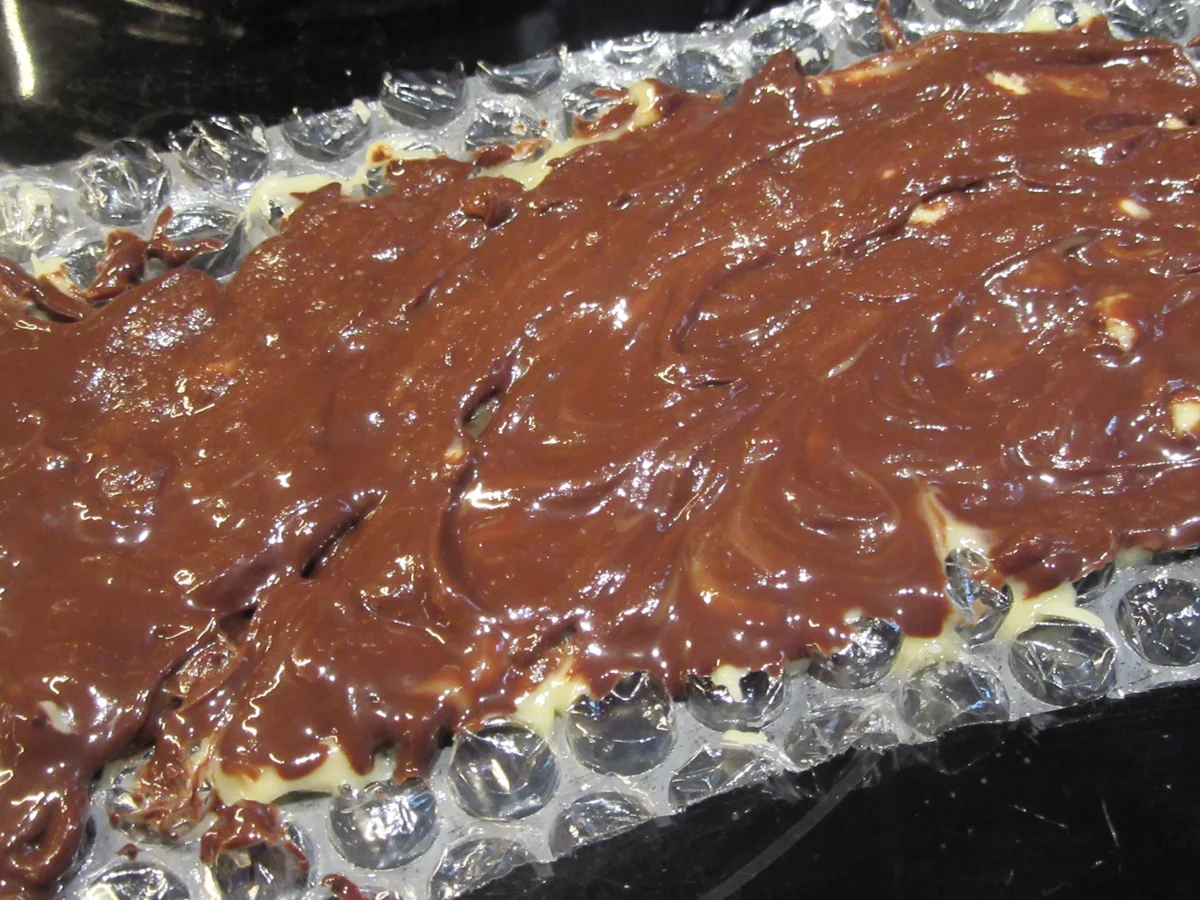 Deko: Marmorierte Noppenschokolade - Rezept - Bild Nr. 3