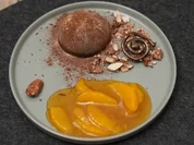 Orangenlikörparfait in Schokohalbkugel mit Gewürzorangen und gebrannten Mandeln - Rezept - Bild Nr. 2