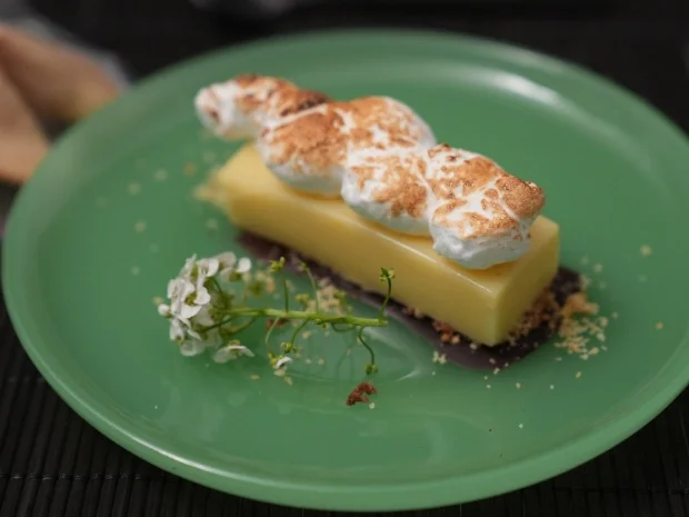 Rezept: Mürbeteigcrunch mit Yuzu-Creme und Meringue Baiser Bild Nr. 2 Mürbeteigcrunch mit Yuzu-Creme und Meringue Baiser - Rezept - Bild Nr. 2