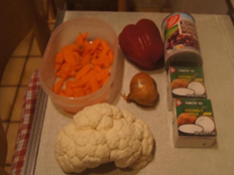 Rezept: Blumenkohlcurry mit Paprika, Möhren, Zwiebel und Kidneybohnen Bild Nr. 3 Blumenkohlcurry mit Paprika, Möhren, Zwiebel und Kidneybohnen - Rezept - Bild Nr. 3