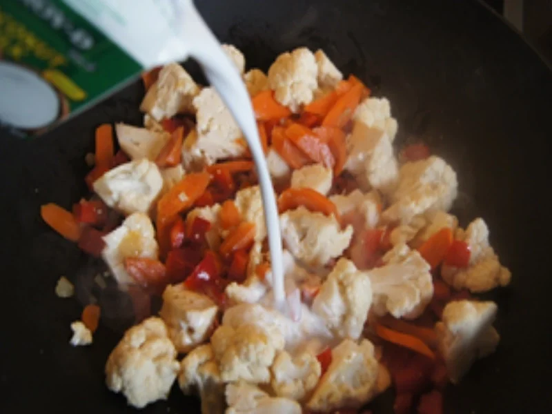 Rezept: Blumenkohlcurry mit Paprika, Möhren, Zwiebel und Kidneybohnen Bild Nr. 9 Blumenkohlcurry mit Paprika, Möhren, Zwiebel und Kidneybohnen - Rezept - Bild Nr. 9