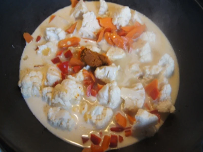 Rezept: Blumenkohlcurry mit Paprika, Möhren, Zwiebel und Kidneybohnen Bild Nr. 11 Blumenkohlcurry mit Paprika, Möhren, Zwiebel und Kidneybohnen - Rezept - Bild Nr. 11