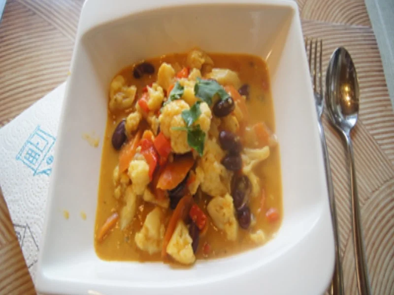 Rezept: Blumenkohlcurry mit Paprika, Möhren, Zwiebel und Kidneybohnen Bild Nr. 21 Blumenkohlcurry mit Paprika, Möhren, Zwiebel und Kidneybohnen - Rezept - Bild Nr. 21