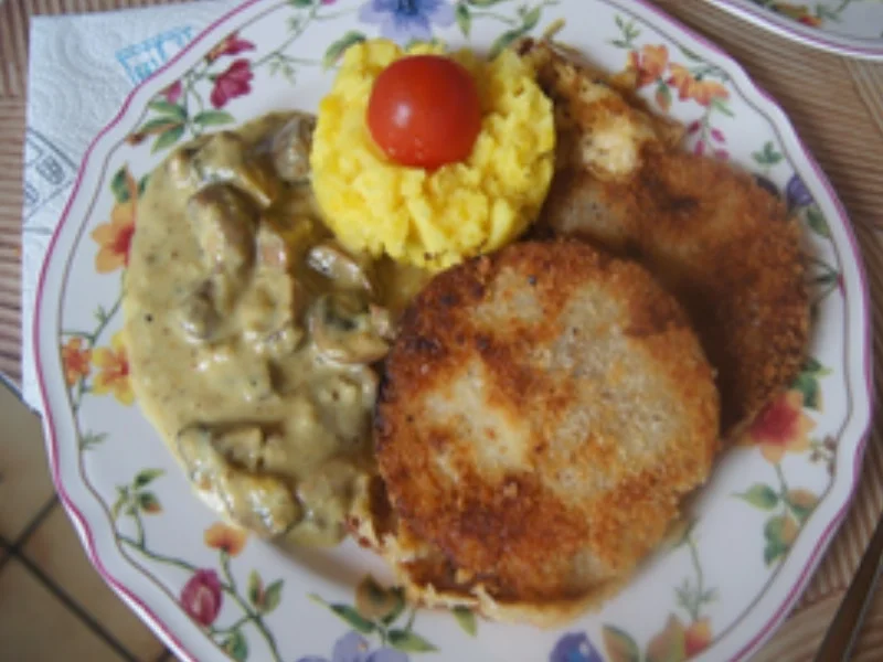 Knusper-Kohlrabi-Schnitzel mit Knoblauch-Rahm-Champignons und Kartoffelstampf - Rezept - Bild Nr. 17323