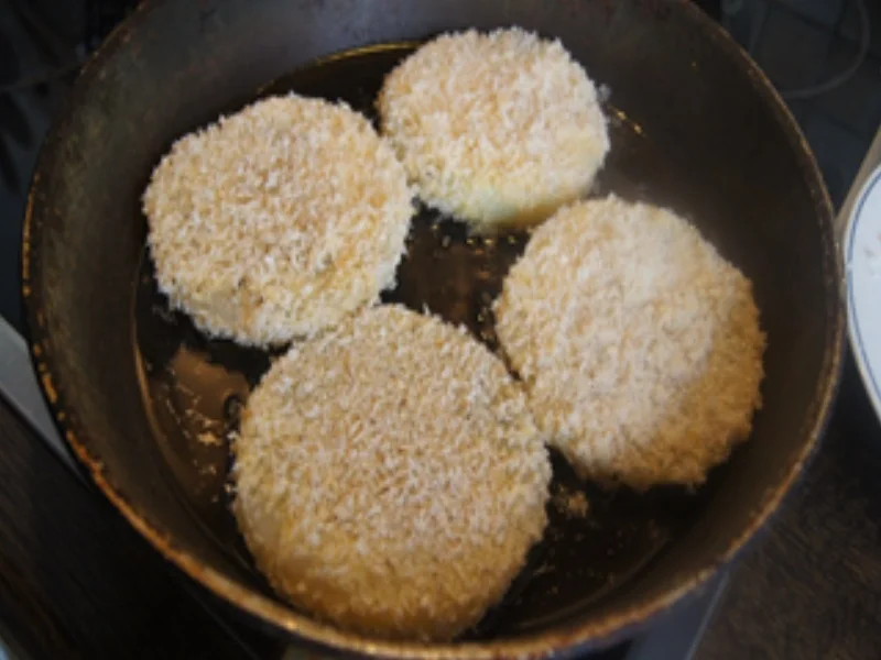Knusper-Kohlrabi-Schnitzel mit Knoblauch-Rahm-Champignons und Kartoffelstampf - Rezept - Bild Nr. 17327