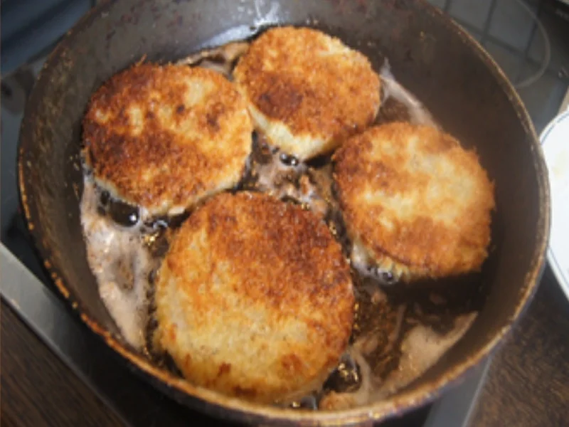 Knusper-Kohlrabi-Schnitzel mit Knoblauch-Rahm-Champignons und Kartoffelstampf - Rezept - Bild Nr. 17328