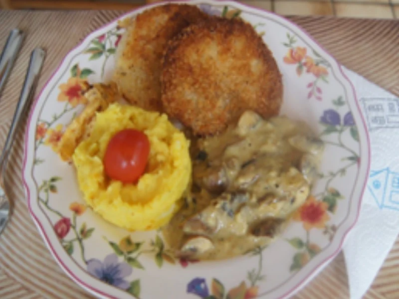 Knusper-Kohlrabi-Schnitzel mit Knoblauch-Rahm-Champignons und Kartoffelstampf - Rezept - Bild Nr. 17336